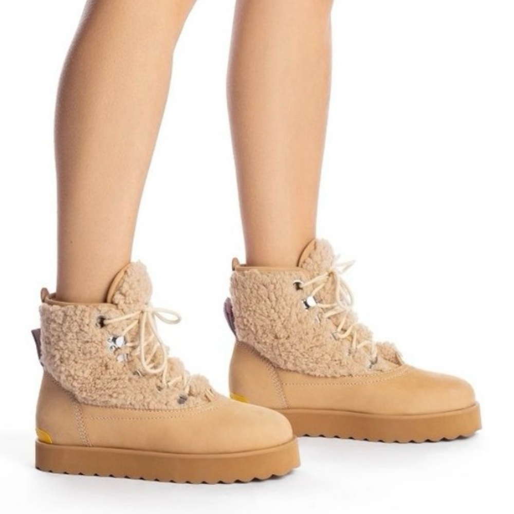 Larroude Vail Faux Fur Waterproof Boots in Sand & Cream Size 8.5 Women’s